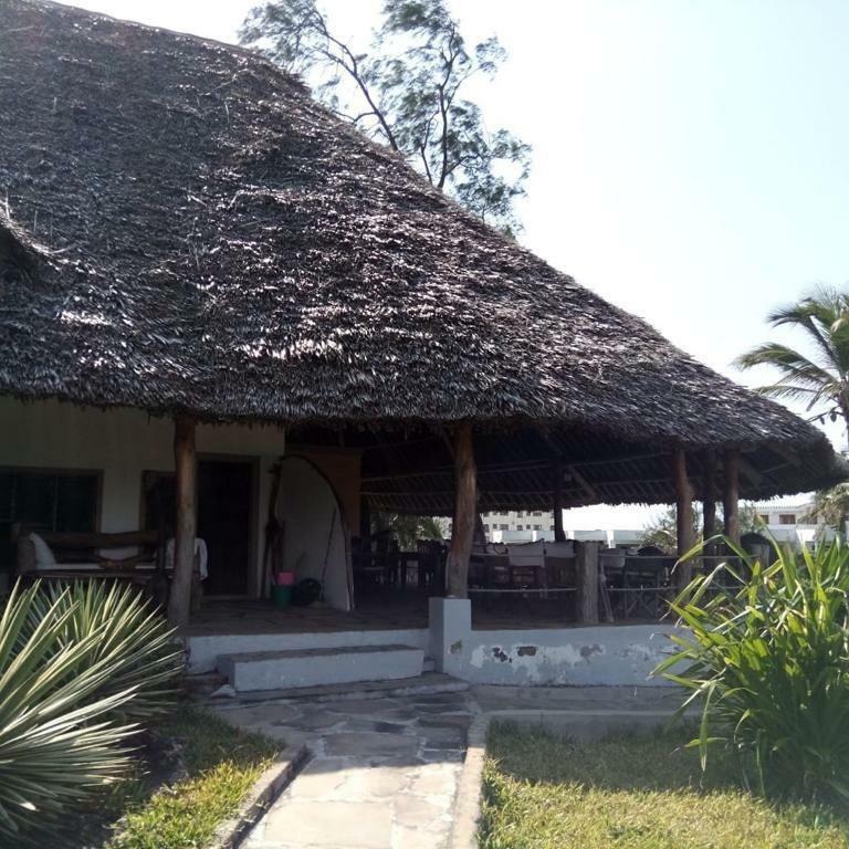 Sunset Beach Resort Watamu Bagian luar foto